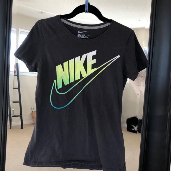 Nike Short Sleeve Tee - Picture 1 of 8